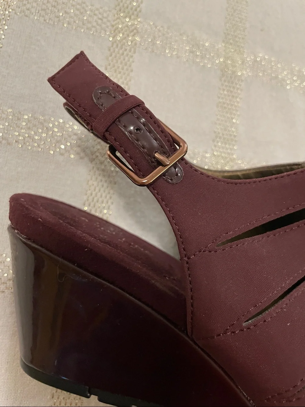 Bandolino wedge sandals, maroon fabric upper, 2 3/4” patent wedge, size 7